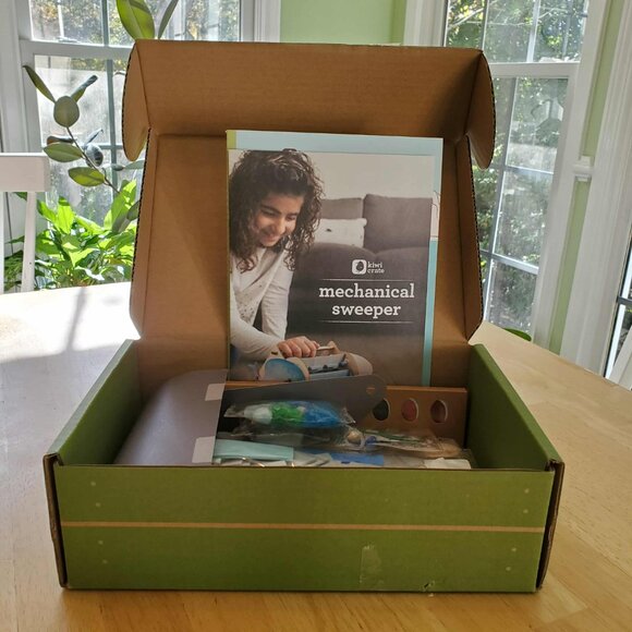 New Kiwi Crate Mechanical Sweeper - Picture 3 of 5